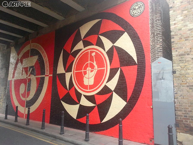 Sheperd Fairey's mural on Bateman's row | Art-Pie